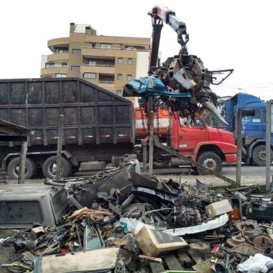 operação desmanche apreende sucata automotiva em desmanche irregular do bairro bela vista, em caxias do sul