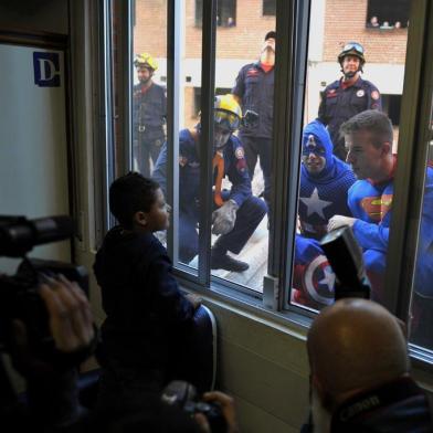  CAXIAS DO SUL, RS, BRASIL - 29/05/2019 - De rapel, super-heróis visitam crianças em hospital de Caxias (FOTO: ANSELMO CUNHA/AGENCIA RBS)Indexador:                                 