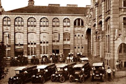 Foto do prédio da Cervejaria Bopp, na Avenida Cristóvão Colombo (atual Shopping Total), em 1919.