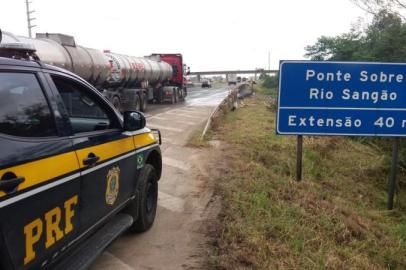 Ponte é liberada em Sangão, Santa Catarina