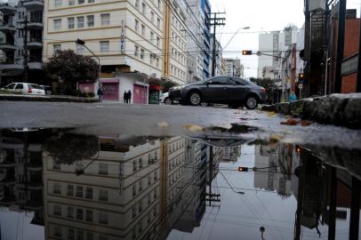  CAXIAS DO SUL, RS, BRASIL, 28/05/2019A terça-feira (28) será marcada por chuva, que deve ocorrer na forma de pancadas intercaladas com períodos de nebulosidade na Serra. Em Caxias do Sul, os termômetros variam entre 17°C e 21°C.A chuva deve dar uma trégua na quarta-feira, conforme a Somar Meteorologia. Mas há possibilidade de retorno das precipitações na quinta-feira. (Lucas Amorelli/Agência RBS)