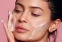 Produtos da linha de skincare de Kylie Jenner custam entre R$ 80 e R$ 120