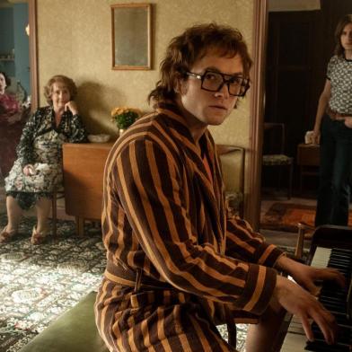 rocketman, com Taron Egerton