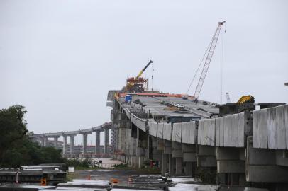  PORTO ALEGRE - BRASIL - Trecho da nova ponte do Guaíba foi construído mais baixo do que determinam normas técnicas (FOTO: LAURO ALVES)