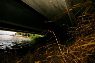  PORTO ALEGRE - BRASIL - Trecho da nova ponte do Guaíba foi construído mais baixo do que determinam normas técnicas (FOTO: LAURO ALVES)