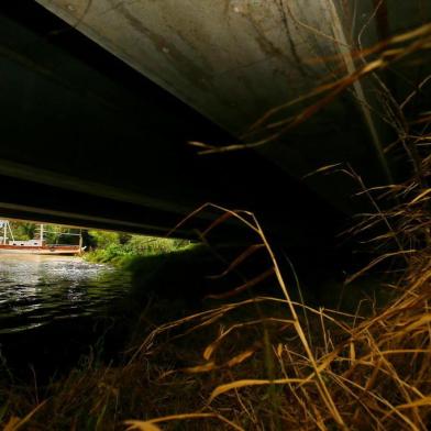  PORTO ALEGRE - BRASIL - Trecho da nova ponte do Guaíba foi construído mais baixo do que determinam normas técnicas (FOTO: LAURO ALVES)