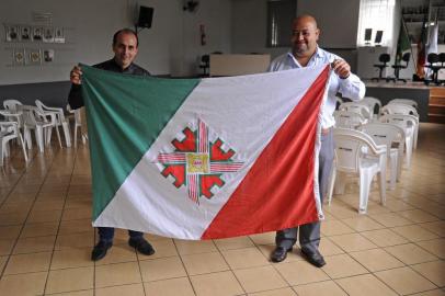  CAXIAS DO SUL, RS, BRASIL, 31/05/2019 - A eleição para a União das Associações de Bairros (UAB) deverá ter dois candidatos: Valdir Walter e Alaor Corrêa Barbosa. Na mesma data, haverá a definição para os novos mandatos das associações de moradores de bairros (Amobs). Conforme o calendário eleitoral, as chapas serão confirmadas somente no dia 5 do próximo mês. O pleito ocorrerá no dia 2 de junho. NA FOTO: Alaor Corrêa Barbosa e Valdir Walter. (Marcelo Casagrande/Agência RBS)