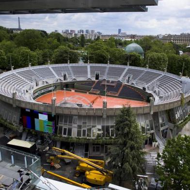 TENNIS-CLAREY-ART-LSPR**EMBARGO: No electronic distribution, Web posting or street sales before Monday 2:00 a.m. ET May 20, 2019. No exceptions for any reasons. EMBARGO set by source.** Court No. 1, known as the bullring, which will be demolished after this yearâs French Open and replaced with a spectator lawn, at Roland Garros Stadium in Paris, on May 10, 2019. A new court surrounded by greenhouses and a rebuilt main stadium are among the changes at Roland Garros for this yearâs tournament. (Pete Kiehart/The New York Times)Editoria: SLocal: PARISIndexador: PETE KIEHARTFonte: NYTNSFotógrafo: STR