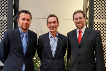  PORTO ALEGRE, RS, BRASIL, 23/05/2019: Na foto: Marcos Meseguer, Nilo Frantz e Dani Ejzenberg.   Entrevistas com especialistas em reprodução assistida , durante o Simpósio Internacional Nilo Frantz. (Foto: Omar Freitas / Agência RBS)