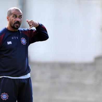  CAXIAS DO SUL, RS, BRASIL 22/03/2019Time do SER Caxias treino no CT do clube antes de enfrentar o Aimoré pelas quartas de final do Gauchão 2019. Na foto: Técnico Pingo (Felipe Nyland/Agência RBS)