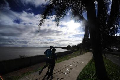  PORTO ALEGRE,RS,BRASIL.2019,06,03.Cliama de tempo em Porto Alegre,com Sol entre nuvens.(RONALDO BERNARDI/AGENCIA RBS).