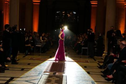  PORTO ALEGRE, RS, BRASIL, 30.05.2019. Desfile da Liga Feminina de Combate ao Câncer. (FOTO ANDRÉA GRAIZ/AGÊNCIA RBS).Indexador: Andrea Graiz