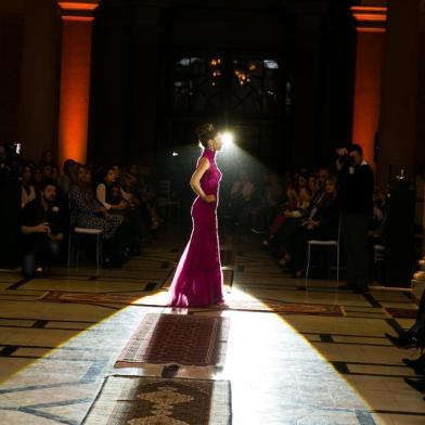  PORTO ALEGRE, RS, BRASIL, 30.05.2019. Desfile da Liga Feminina de Combate ao Câncer. (FOTO ANDRÉA GRAIZ/AGÊNCIA RBS).Indexador: Andrea Graiz