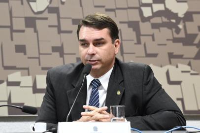 Data: 2 de maio de 2019CRE - Comissão de Relações Exteriores e Defesa Nacional Comissão de Relações Exteriores e Defesa Nacional (CRE) realiza reunião com 7 itens. Entre eles, o PDL 57/2019, que aprova o texto do Acordo de Previdência Social entre a República Federativa do Brasil e a Confederação Suíça, assinado em Brasília, em 3 de abril de 2014.À mesa, em pronunciamento, senador Flávio Bolsonaro (PSL-RJ).