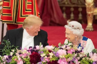 Britains Queen Elizabeth II (R) laughs with US President Donald Trump during a State Banquet in the ballroom at Buckingham Palace in central London on June 3, 2019, on the first day of the US president and First Ladys three-day State Visit to the UK. - Britain rolled out the red carpet for US President Donald Trump on June 3 as he arrived in Britain for a state visit already overshadowed by his outspoken remarks on Brexit. (Photo by Dominic Lipinski / POOL / AFP)