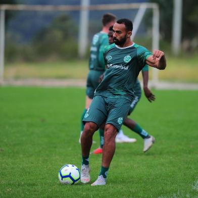  CAXIAS DO SUL, RS, BRASIL, 17/04/2019. Treino do Juventude no CT. O Ju se prepara para a próxima fase da Copa do Brasil. Na foto, atacante Dalberto. (Porthus Junior/Agência RBS)