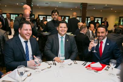  PORTO ALEGRE, RS, BRASIL, 31.05.2019. Sebastian Watenberg, Davi Acolumbre e Eduardo Fernandez. A Federação Israelita do RS (FIRS) e o LIDE RS realizam a primeira edição do projeto Novos Horizontes com almoço no Porto Alegre Country Club. Com o tema O Parlamento e os Desafios da Política Nacional, o evento tem palestra de Davi Alcolumbre, presidente do Congresso Nacional. . (FOTO ANDRÉA GRAIZ/AGÊNCIA RBS).Indexador: Andrea Graiz