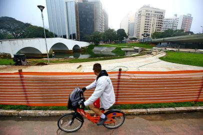  PORTO ALEGRE - BRASIL - Obra do Largo dos Açorianos. (FOTO: LAURO ALVES)