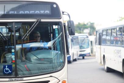  CAXIAS DO SUL, RS, BRASIL, 21/03/2017. Após fim da greve, ônibus da Visate voltam a circular em Caxias do Sul. 343 veículos deixaram a garagem da empresa pontualmente às 13h; expectativa é de que fluxo normalize dentro de duas horas. (Porthus Junior/Pioneiro)