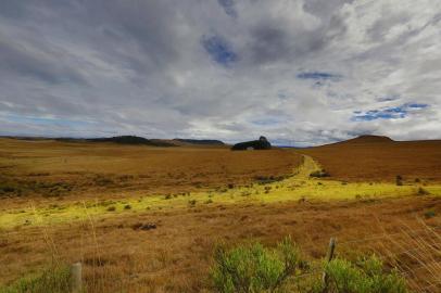 Vista de pampas gaÃºchos, no Rio de Janeiro (RJ)SERRA DO MONTE NEGRO, RS , 12.07.2016: Pampas gaÃºchos sÃ£o alvos de alteraÃ§Ã£o na MP 867, que diz que o desmatamento no bioma atÃ© o ano 2000 pode ficar sem compensa. (Foto: Paulo Campos/Folhapress)Local: Rio de Janeiro ;RJ - Rio de Janeiro ;Bra