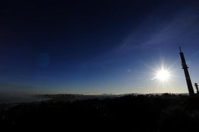  PORTO ALEGRE,RS,BRASIL.2019,06,05.Neblina emcobre Porto Alregre.(RONALDO BERNARDI/AGENCIA RBS).