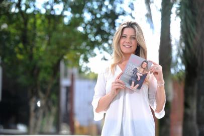  CAXIAS DO SUL, RS, BRASIL 07/12/2017Daiana Garbin apresenta o livro Fazendo as Pazes com o Corpo. (Felipe Nyland/Agência RBS)