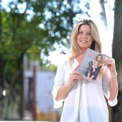  CAXIAS DO SUL, RS, BRASIL 07/12/2017Daiana Garbin apresenta o livro Fazendo as Pazes com o Corpo. (Felipe Nyland/Agência RBS)