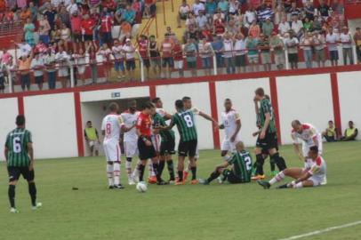  TOMBOS, MG, BRASIL, 03/09/2016. Tombense venceu o Juventude por 3 a 0 em Tombos (MG), em partida válida pela série C do Campeonato Brasileiro. (Diogo Sallaberry/Agência RBS)