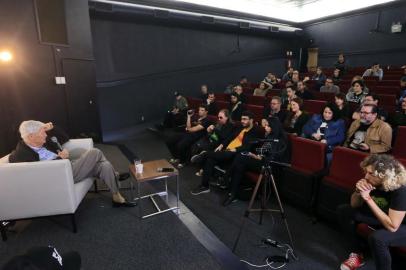  PORTO ALEGRE, RS, BRASIL, 02.06.2019. Cineasta americano Roger Corman ministrou masterclass na UFRGS. Produção de fotos do evento para matéria no caderno DOC.FOTO: JÚLIO CORDEIRO/AGÊNCIA RBS