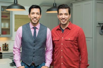 Os gêmeos Drew e Jonathan Scott estão à frente do Irmãos à Obra no Discovery Home & Health.