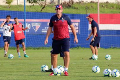 Treino do FortalezaFORTALEZA,CE,24.04.2019:TREINO-FORTALEZA-FUTEBOL - O tÃ©cnico Rogerio Ceni durante treino do Fortaleza no Centro de Treinamento Ribamar Bezerra, em MaracanaÃº (CE), nesta quarta-feira (24). A equipe se prepara para enfrentar o Palmeiras, em partida vÃ¡lida pelo Campeonato Brasileiro 2019. (Foto: Xandy Rodrigues/Futura Press/Folhapress) 