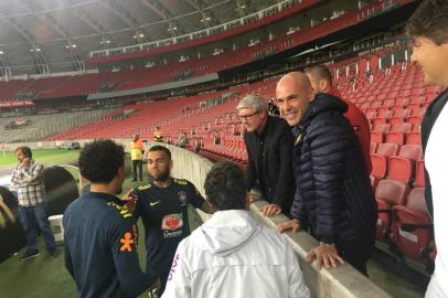 Técnico do Inter, Odair Hellmann, assiste treino da Seleção Brasileira no Beira-Rio