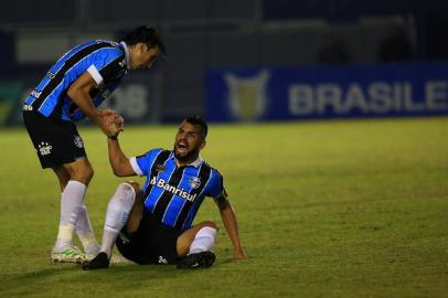 Grêmio enfrenta o Fortaleza no Estádio Centenário, em Caxias do Sul, pela oitava rodada do Brasileirão. Na foto, Maicon e Geromel