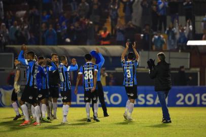 Grêmio enfrenta o Fortaleza no Estádio Centenário, em Caxias do Sul, pela oitava rodada do Brasileirão. Na foto, jogadores do Grêmio comemoram a vitória