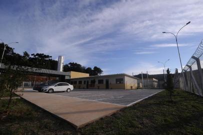  BENTO GONÇALVES, RSM BRASIL, 30/04/2019 - O secretário Luis de Araújo Faccioli, da nova Secretaria Estadual de Administração Penitenciária, visitou o novo presídio de Bento Gonçalves, que deve ser inaugurado ainda neste ano. O ex-procurador de Justiça foi acompanhado do superintende da Susepe, Mario Santa Maria Júnior, e do prefeito de Bento Gonçalves, Guilherme Pasin. (Marcelo Casagrande/Agência RBS)