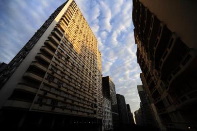  Porto Alegre,RS,BRASIL.2019,06,10.Clima de tempo bom em Porto Alegre,com Sol entre nuvens.(RONALDO BERNARDI/AGENCIA RBS).