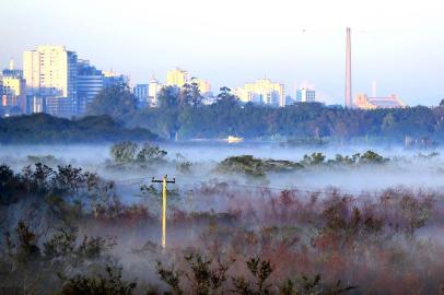  PORTO ALEGRE, RS, BRASIL, 20.06.2018. Amanhecer frio em Porto Alegre na véspera do início do inverno.Foto: Lauro Alves/Agência RBS