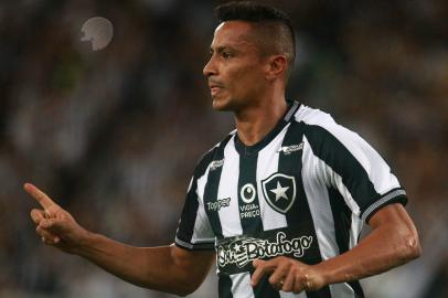 Cícero, ex-Grêmio, comemora gol pelo Botafogo