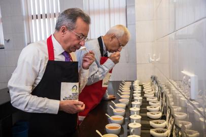 TEA-FALKOWITZ-ART-LSPR-060419Brothers Bachan Gywali, left, and Lochan Gawali taste-test their teas at their Jun Chiyabari Estate, in the Dhankuta district of Nepal, May 5, 2019. Nepali growers working the same kind of steep, high-elevation fields that granted Darjeeling its once-unmatched reputation are making remarkable, inexpensive teas in a style all their own. (Purnima Shrestha/The New York Times) Editoria: DLocal: DHANKUTA DISTRICTIndexador: PURNIMA SHRESTHAFonte: NYTNSFotógrafo: STR