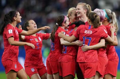 USA's players celebrate after scoring a goal  during the France 2019 Women's World Cup Group F football match between USA and Thailand, on June 11, 2019, at the Auguste-Delaune Stadium in Reims, eastern France. (Photo by Lionel BONAVENTURE / AFP)