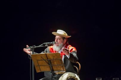  PORTO ALEGRE, RS, BRASIL, 11/03/2017 : Show de Luiz Marenco - Cantor apresenta novo show no Theatro São Pedro. (Omar Freitas/Agência RBS)Indexador: Omar Freitas