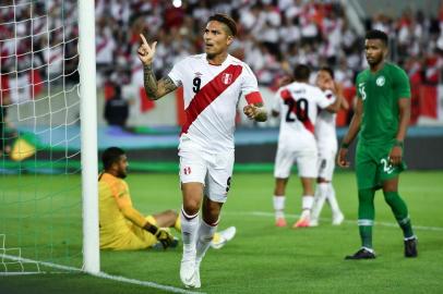 Perus forward Paolo Guerrero celebrates after scoring a goal during an international friendly football match between Saudi Arabia and Peru at Kybunpark stadium in St. Gallen on June 3, 2018. / AFP PHOTO / Fabrice COFFRINI