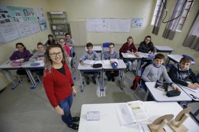 BARRA DO RIO AZUL, RS, BRASIL - 2019.05.30 - Especial Doc sobre educação. Escola em Barra do Rio Azul se destaca com nota dos alunos. Na foto: Giovane Serraglio, professora de Matemática (Foto: ANDRÉ ÁVILA/ Agência RBS)