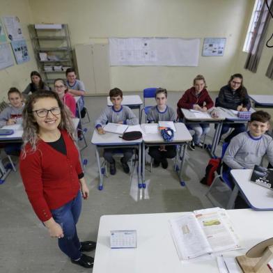 BARRA DO RIO AZUL, RS, BRASIL - 2019.05.30 - Especial Doc sobre educação. Escola em Barra do Rio Azul se destaca com nota dos alunos. Na foto: Giovane Serraglio, professora de Matemática (Foto: ANDRÉ ÁVILA/ Agência RBS)