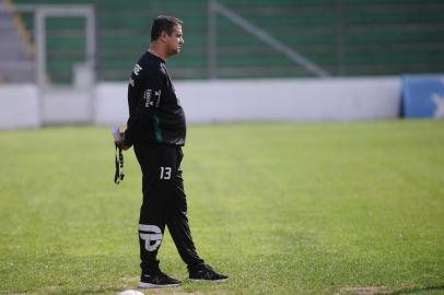  CAXIAS DO SUL, RS, BRASIL (13/06/2019)Treino do Juventude no Estádio Alfredo jaconi. Na foto, técnico Marquinhos Santos. (Antonio Valiente/Agência RBS)