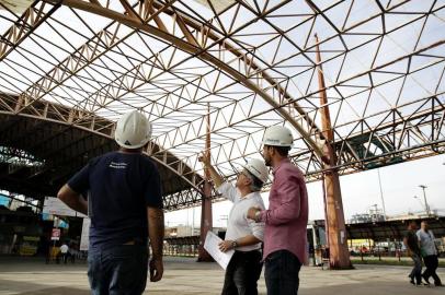  PORTO ALEGRE, RS, BRASIL, 13-06-2019: Engenheiros e técnico visitam Terminal Triângulo, na zona norte, que será reformado pela iniciativa privada em contrapartida com a prefeitura. (Foto: Mateus BRuxel / Agênbcia RBS)