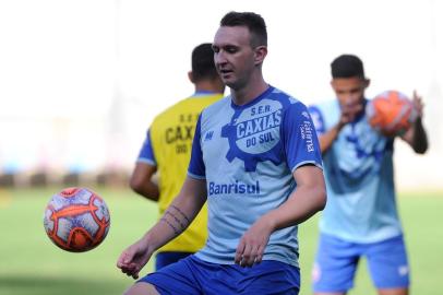  CAXIAS DO SUL, RS, BRASIL (29/03/2019)Treino do SER Caxias no Estádio Centenário em Caxias do Sul. Na foto, zagueiro Jean. (Antonio Valiente/Agência RBS)