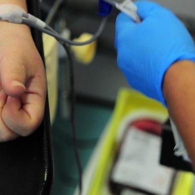  CAXIAS DO SUL, RS, BRASIL, 22/11/2018. Dia 25/11 é comemorado o Dia do Doador de Sangue. Na foto, Neide Denise Poersch, 28 anos, fazendo a sua parte, no Hemocentro. (Porthus Junior/Agência RBS)