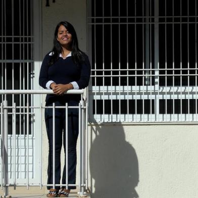  CAXIAS DO SUL, RS, BRASIL, 10/06/2019Andressa Santos Branco teve sua história de vida transformada ao passar pelo projeto Anjos Voluntários na sua infância. Pauta faz parte da preparação para a Feijoada do Pulita.Casal:Andressa Santos Branco, 22 anosAlisson Batista Camargo, 25 anos(Lucas Amorelli/Agência RBS)