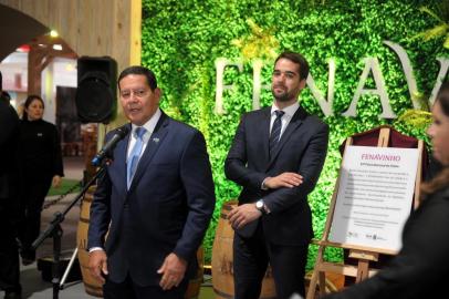  CAXIAS DO SUL, RS, BRASIL, 14/06/2019Abertura da Fenavinho com a presença do Vice presidente da República Hamilton Mourão, governador do estado do Rio Grande do Sul Eduardo Leite, do Deputado Federal Eduardo Bolsonaro e autoridades da região. (Lucas Amorelli/Agência RBS)